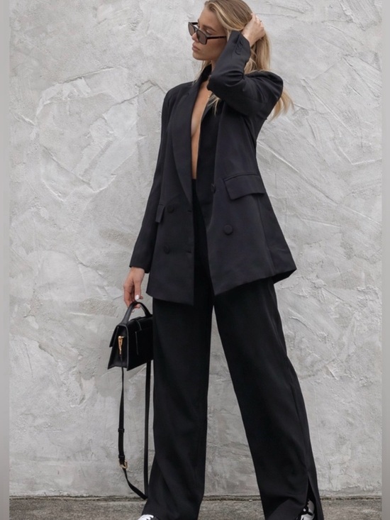 White Fox Boutique Pants - WHITE FOX Press Pause Black Wide Leg Split Hem Pants Size Medium NWT